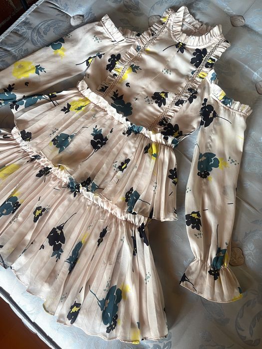 Self-Portrait, rochie căptușită, super fluidă, roz pal cu motiv floral