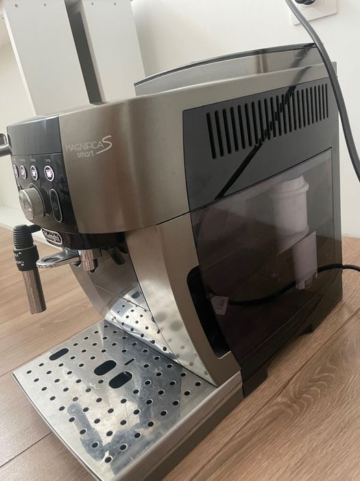 Кафе машина DeLonghi Magnifica Smart