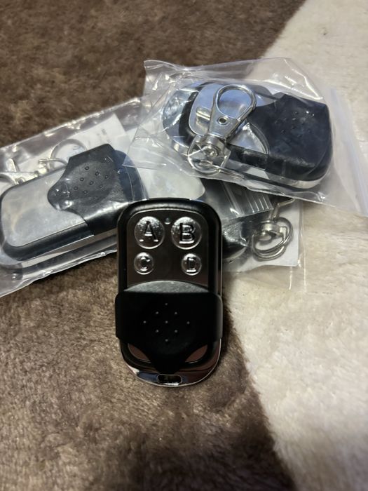 Telecomanda de garaj universala/Huse chei si brelocuri audi a6 c7