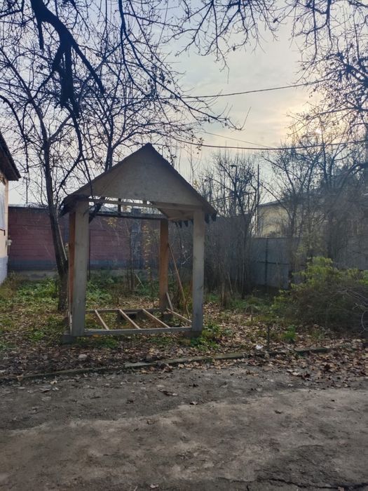 Продам два дома.