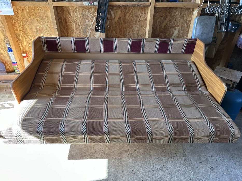 Donez unei familii nevoiase Televizor si pat Donez Pisici au 3 luni