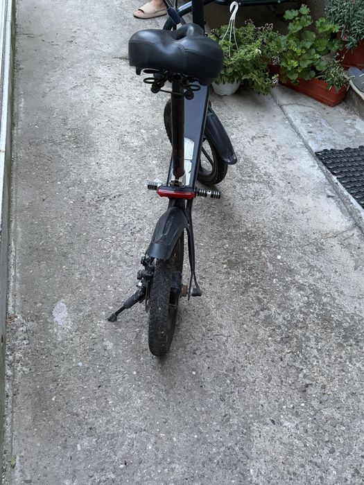 Vând trotineta electrica si bicicleta electrica