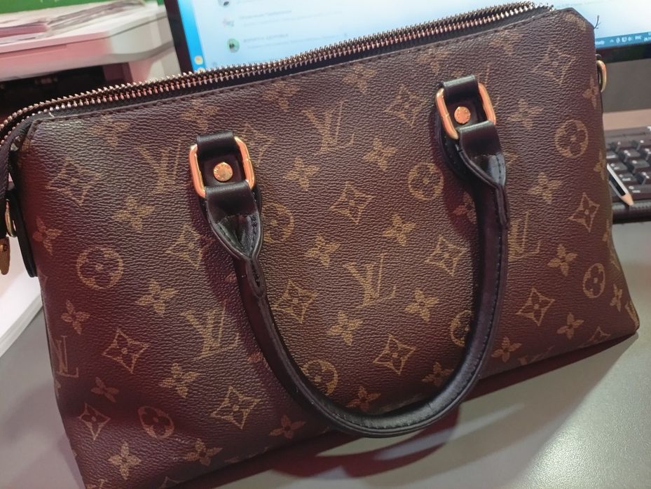 Сумка модная для девушки