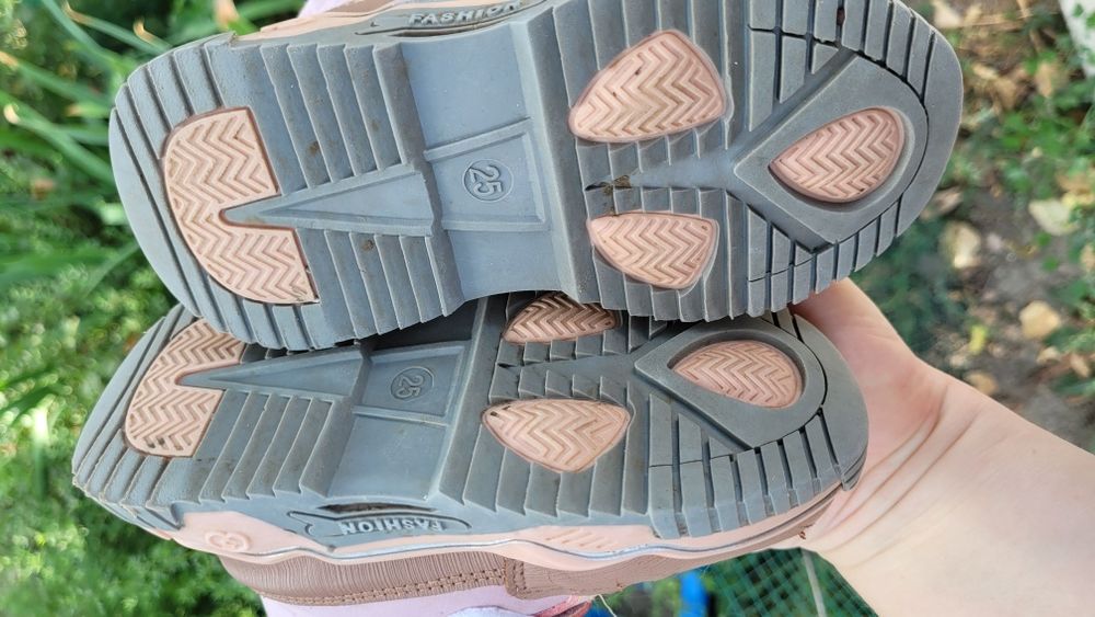 Детские ботинки, сапожки 24 и 25 размеры