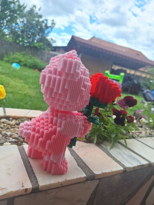 Ursuleț 3D Pixel Art cu Trandafir – 1457 piese – 20 cm înălțime – CADO