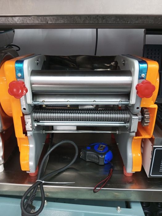 Lagʻmon aparat lagman pishiradigam lagʻmon xamir