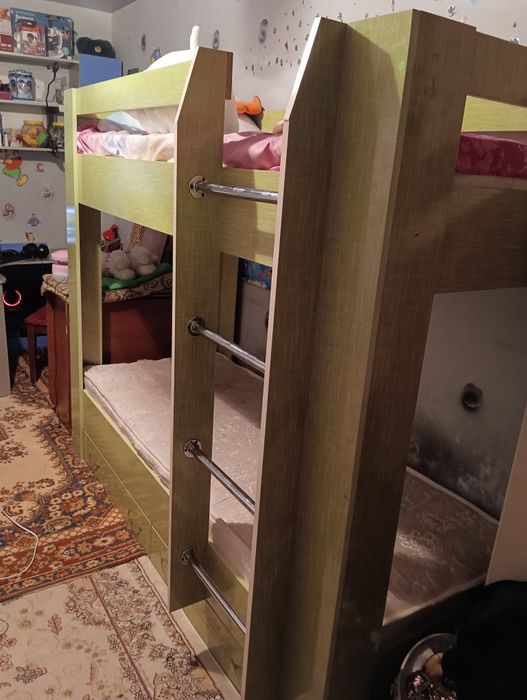 Двухярусная кровать