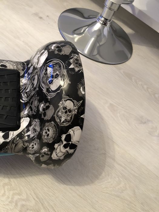 Hoverboard Skull