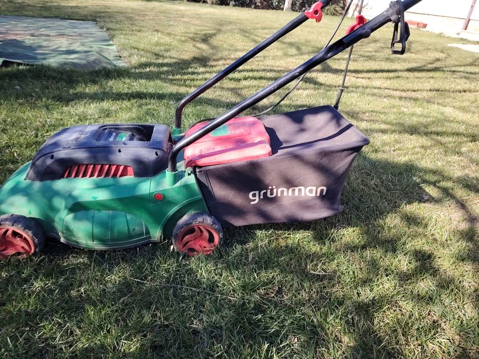 Mașină de tuns gazonul grunman