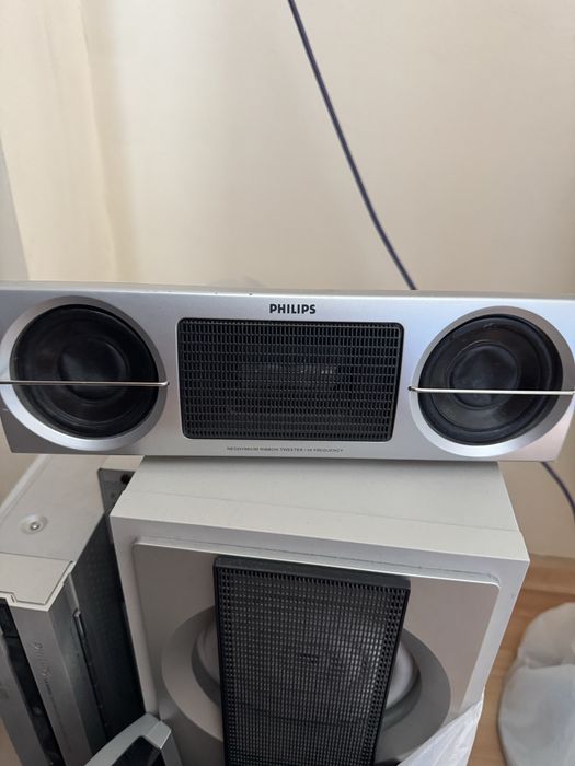 Телевизор + колонки philips + проигрыватель