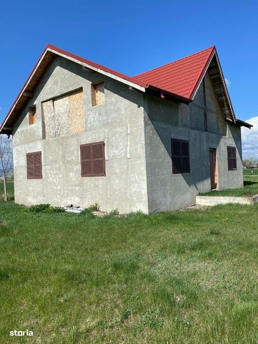 Vila si teren de 2000 mp intravilan zona Costisa