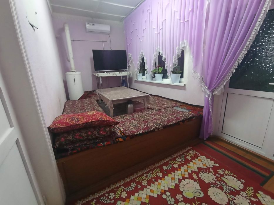 Selinada hovli uy sotiladi.