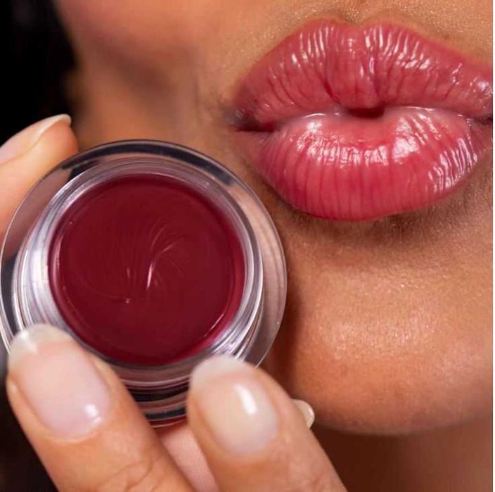 Козметика MAC, Gucci, Hourglass, Fenty, Trinny London