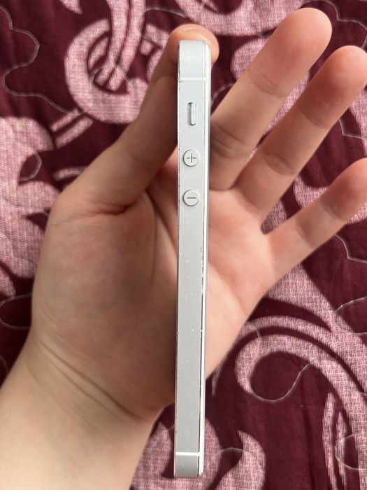 Продам IPhone 5s