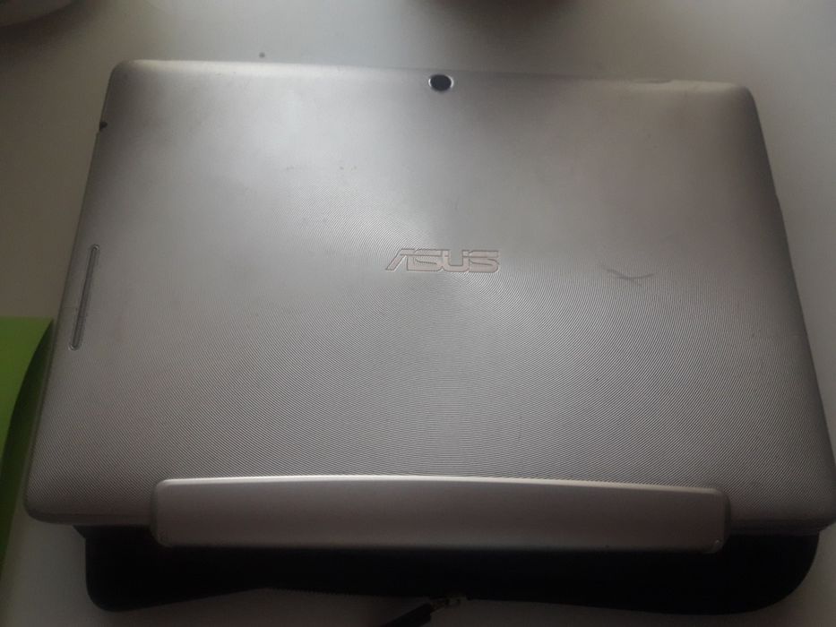 Продам планшет с клавиатурой.