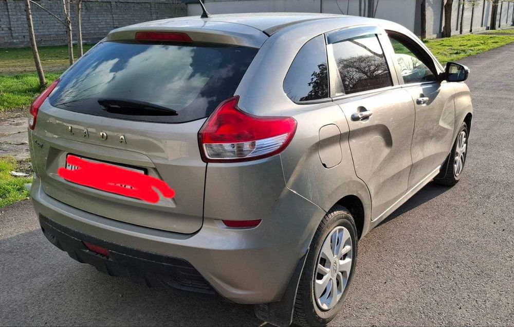 Продаётся Lada XRay 2019 года 1.8 автомат коробка