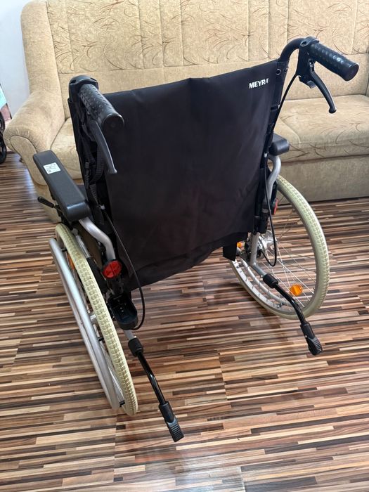 Carut scaun handicap dizabilitati batrani (ca nou)