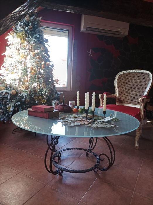 Маса, ковано желязо, матирано стъкло