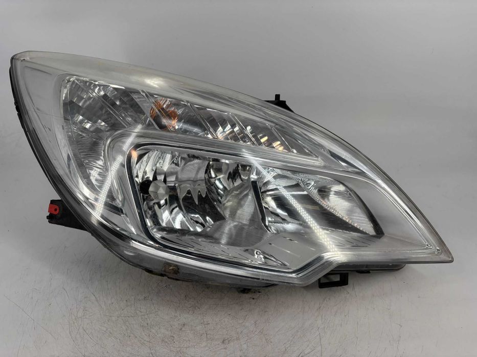 Far dreapta Opel Meriva B an 2011