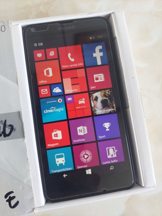 Vând Nokia Lumia 640 codat VodafoneRO (la cutie) //poze reale