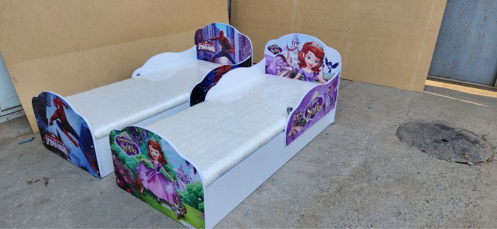 Sevimli multfilmlari tushurilgan bolalar krovati