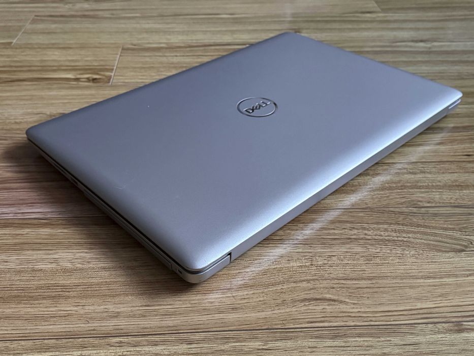 17.3 Dell 5770`Core i5-8265U/16GB RAM/256GB SSD+500GB/AMD 520/FHD IPS