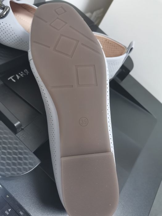 Продам новые летние балетки