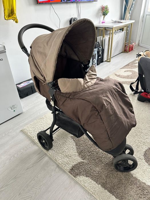 Коляска всесезонная