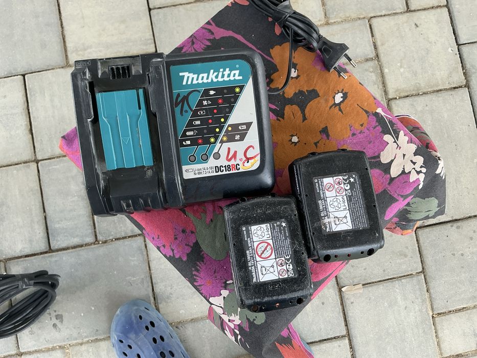 Vind set doi acumulatori makita 6 si 5 ah si incarcator rapid ventilat