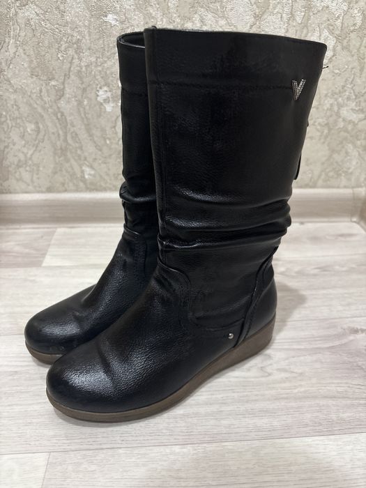 Продам женские сапоги