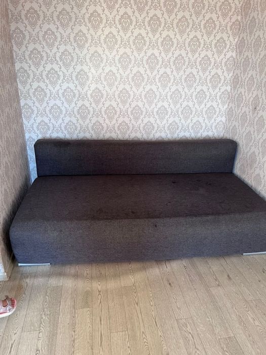 продается диван требуется химчистка