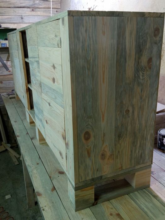 Шкаф-скрин тип "Палетна мебел"