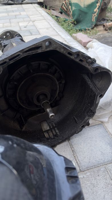 Продам коробку на мерс 124