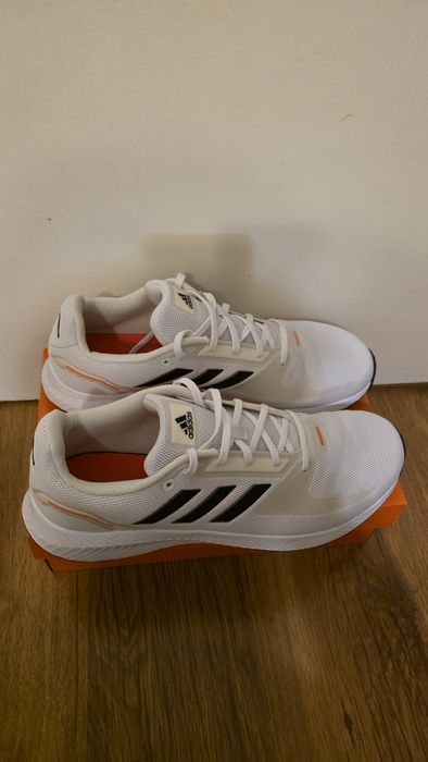 Маратонки Adidas  номер 47 1/3