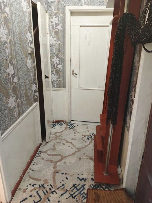 Продается квартира 2/5/5 на 11-квартал, перекресток Шухрат