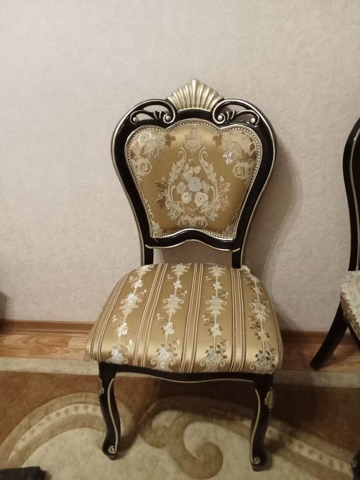 Продам добротные , качественные ,красивые  стулья