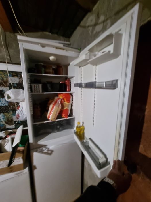 Продам холодильник 2 метра высота