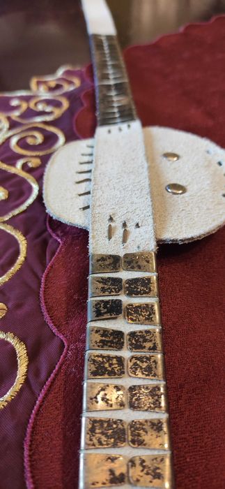 Дамски екцентричен кожен колан.