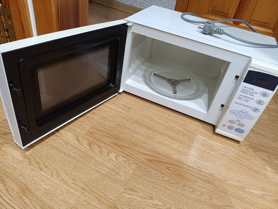 продам микроволновую печь,LG