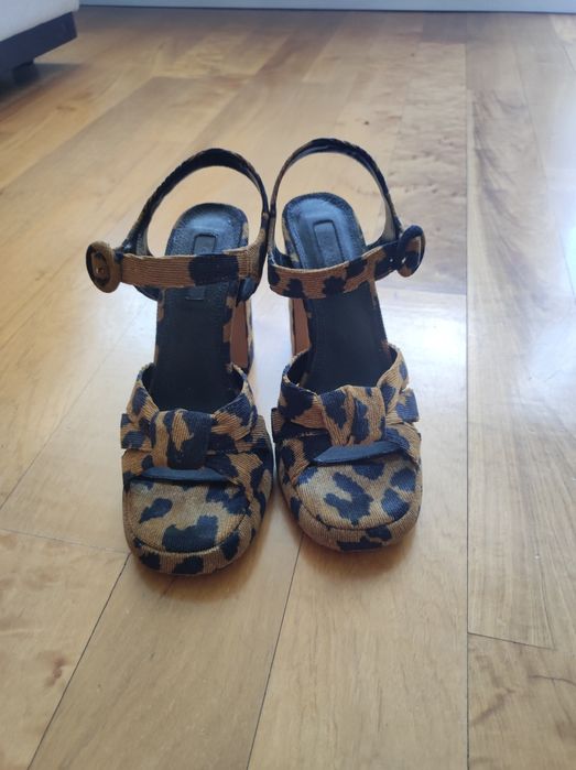 Ефектни обувки на ток