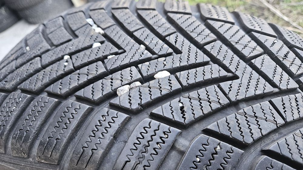 2бр гуми 205 60 16 дот 21 вредещайн