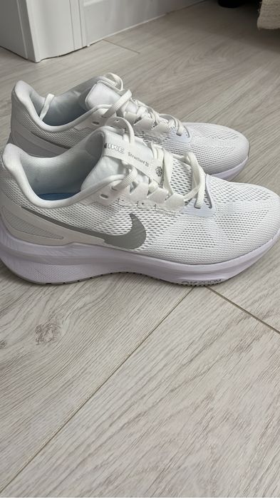 Кроссовки Nike