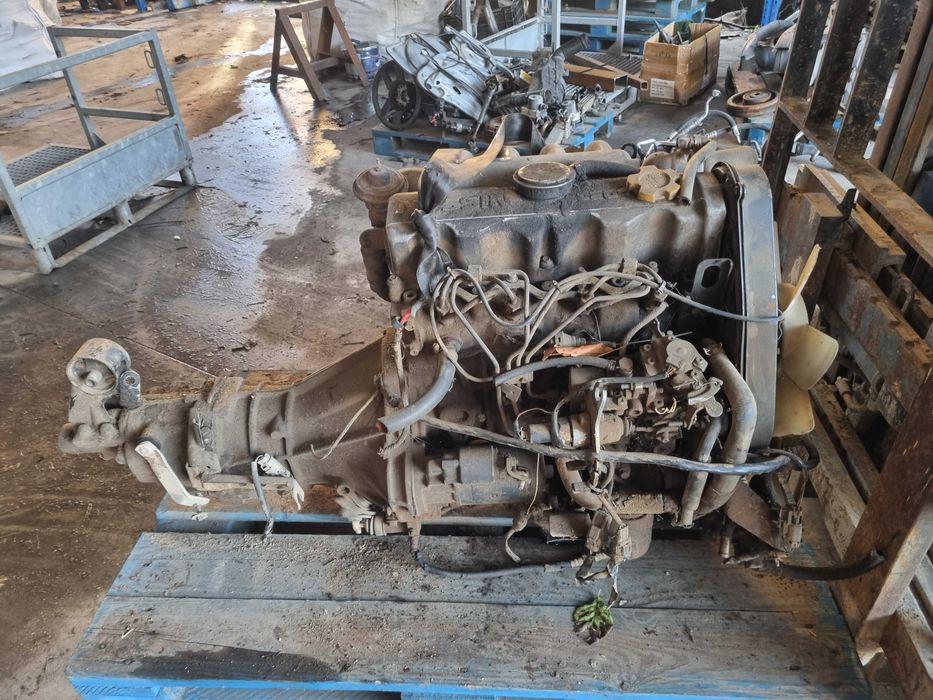 motor nissan vanette 2300 din 2001 cu cutie viteze