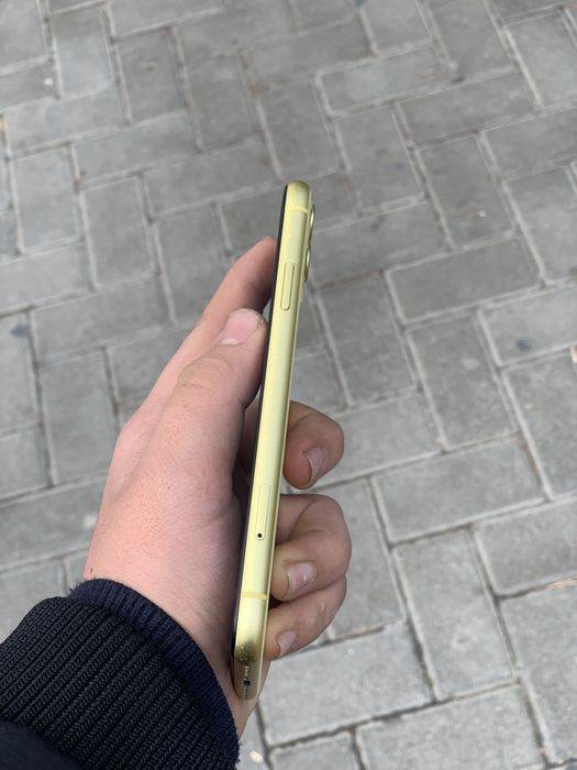Iphone 11 sotiladi