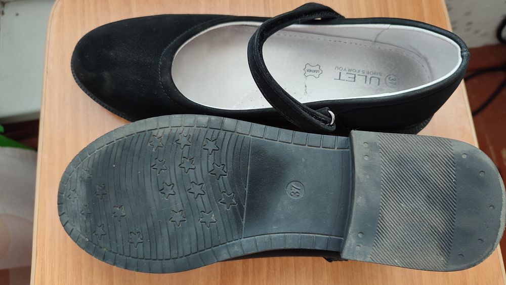 Продам туфли для девочки