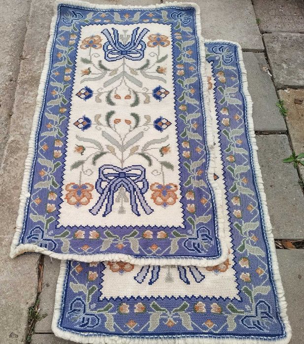 Традиционни килими от регион на Португалия, ръчно изработени.