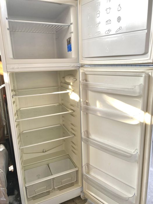 Холодильник Indesit