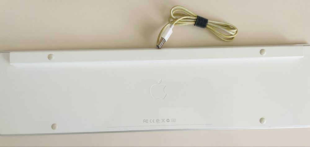 Клавиатура Apple проводная RUS/ENG