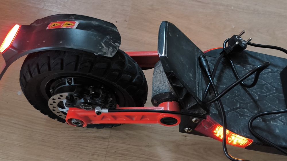 ( Se vinde urgen)Vand sau schimb trotineta pentru adulți