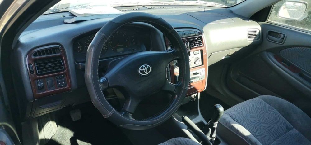 Тойота Авенсис .